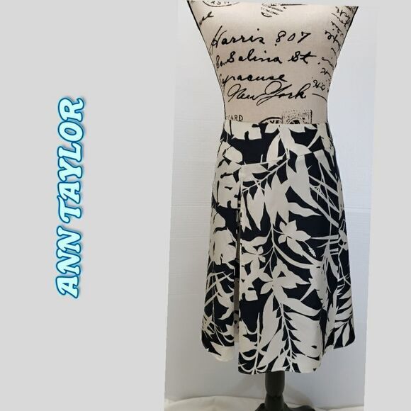 Ann Taylor Silk A line floral skirt - Picture 2 of 6